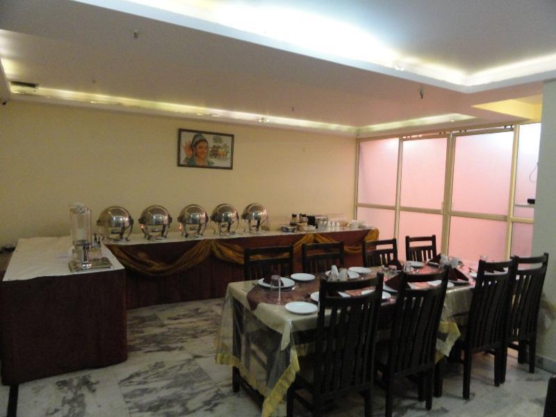 Hotel Kyron Delhi  Eksteriør billede